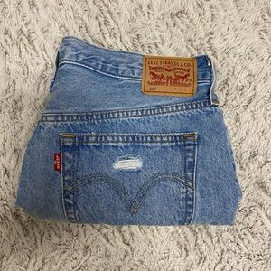 levi’s 501 light wash distressed jean shorts!